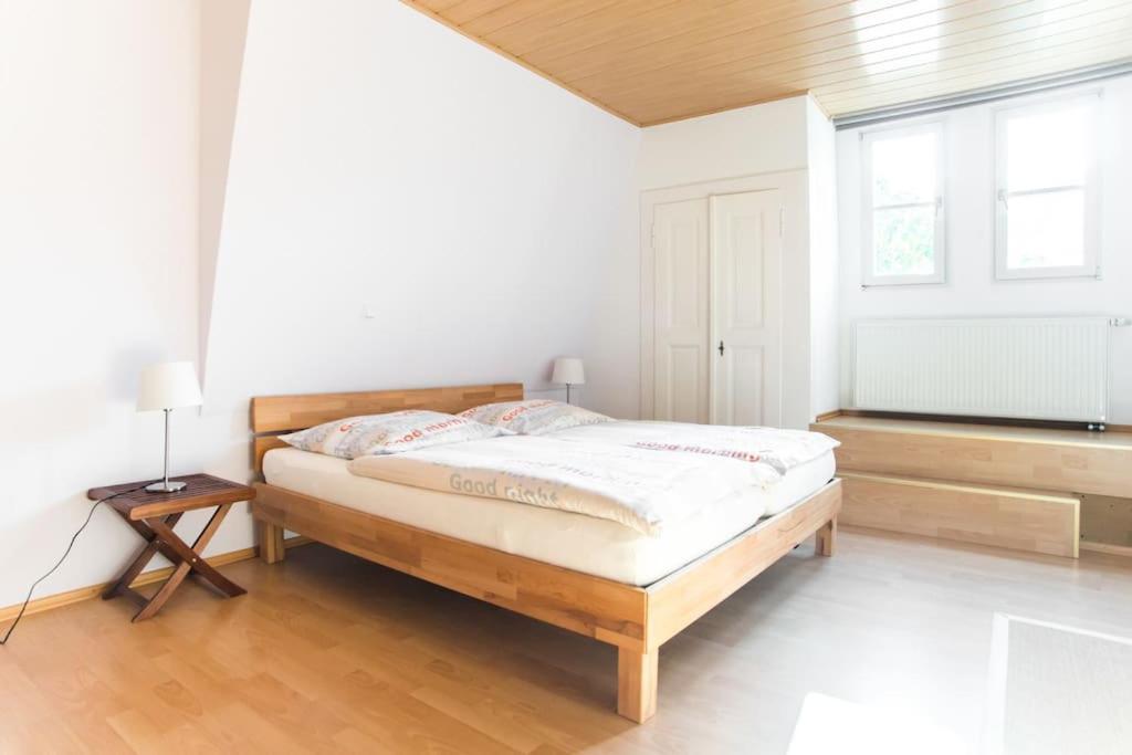Guesthouse Altes Rathaus Рюдесхайм ам Рейн Екстериор снимка